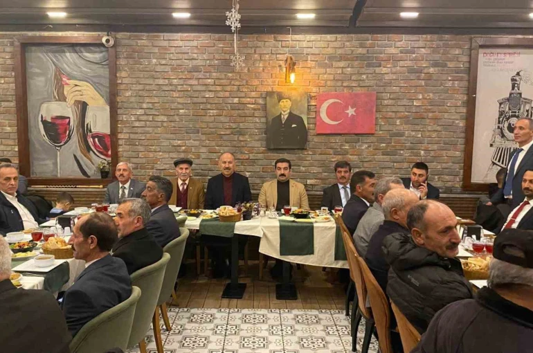 Arpaçay Kaymakamı Akköz, muhtarlarla iftar sofrasında buluştu 