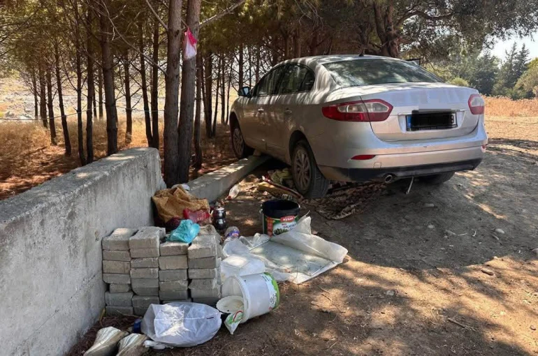 Arsuz’da ağaca çarpan otomobilin sürücüsü yaralandı 