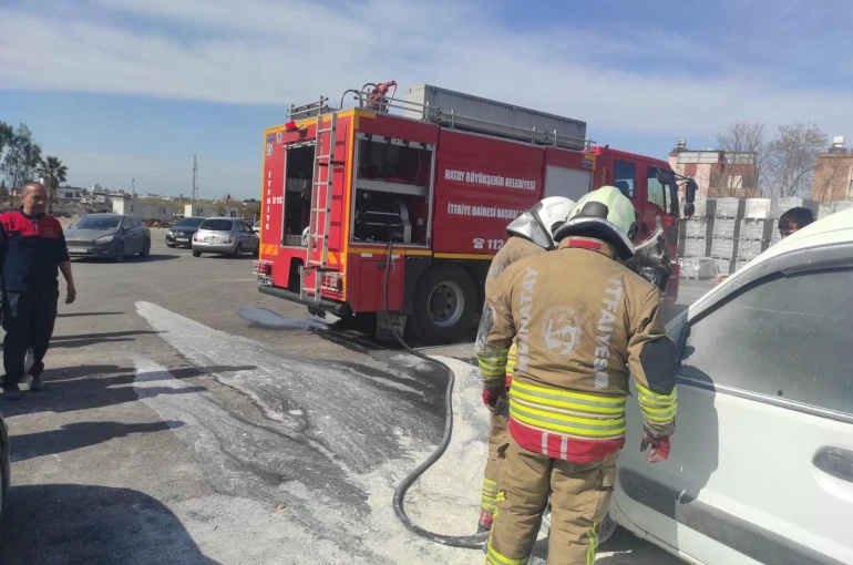 Arsuz’da araç yangını 