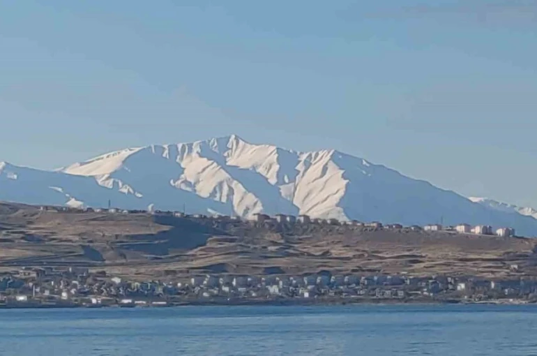 Artos Dağı beyaz gelinliğini giydi 