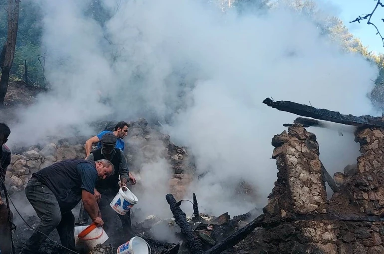 Artvin Yusufeli’de yangın: Ev, ahır ve samanlık kül oldu