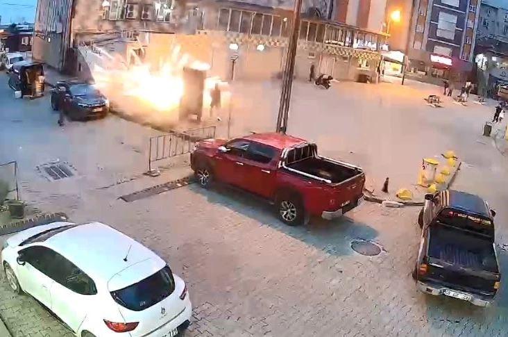 Artvin’de cami önünde atılan havai fişekler korku ve paniğe neden oldu 