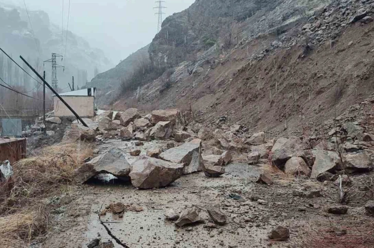 Artvin’in Yusufeli ilçesinde heyelan 