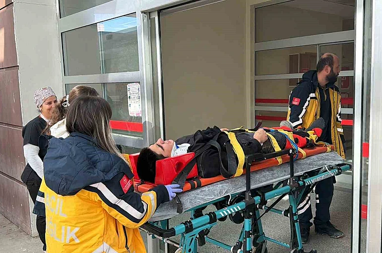 Asansör boşluğuna düşen 2 kişi yaralandı