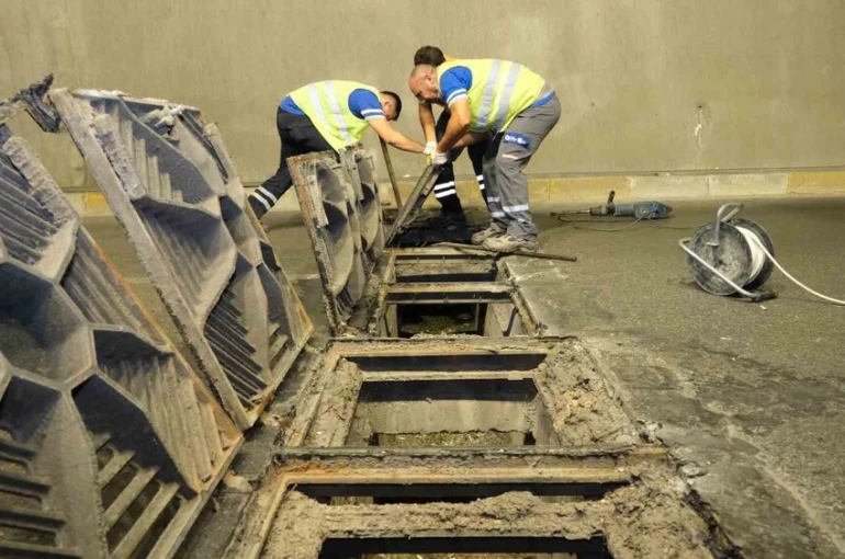 ASAT’tan altgeçitlerde gece mesaisi: Yağmursuyu hatları temizleniyor