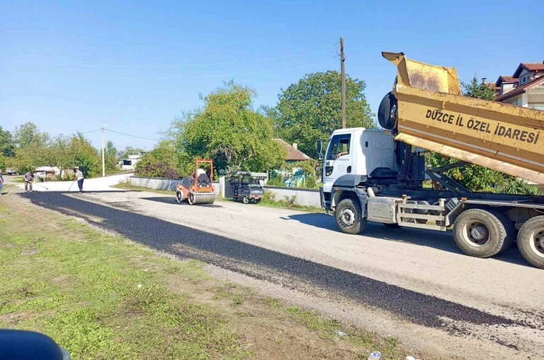 Asfalt yamalama sürüyor