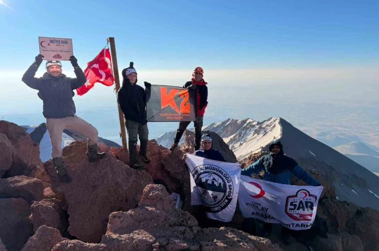 Âşık Seyrânî için Erciyes’in zirvesine anlamlı tırmanış