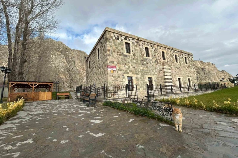 Asırların izini taşıyan Horhor Medresesi Camii, çevre düzenlemesiyle yeniden nefes aldı 