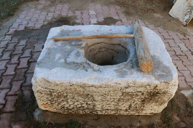 Asırlık dibek, köyün ortak mirası oldu