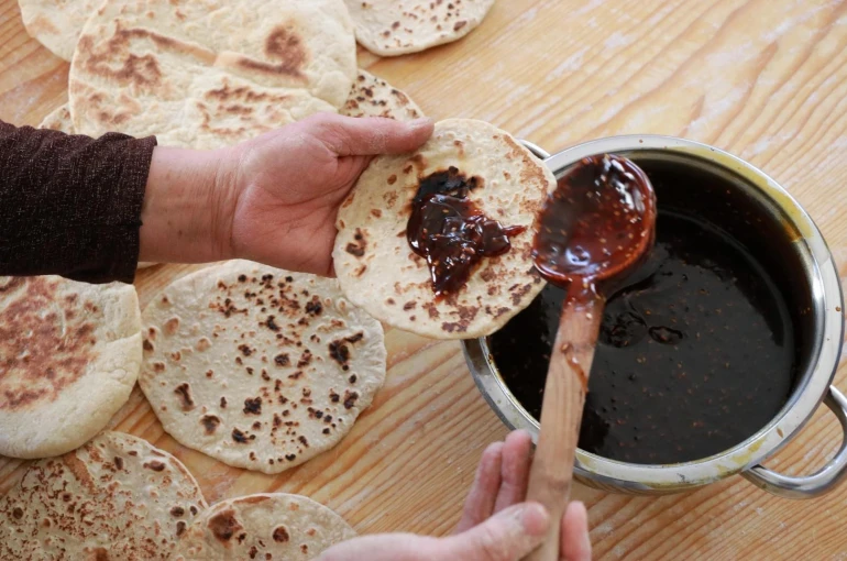 Asırlık "külçe tatlısı" geleneği bayramda yaşatılıyor