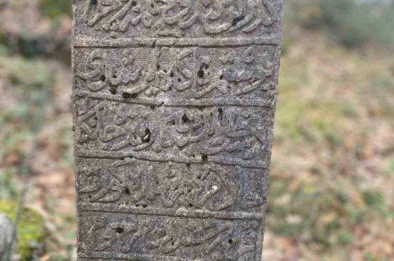 Asırlık Osmanlı mezarları yeniden ayağa kaldırıldı