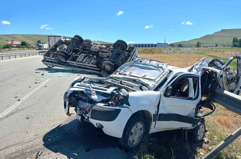 Aşkale’de feci trafik kazası: 1’i ağır 2 yaralı 