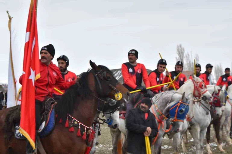 Aşkale’nin kurtuluş bayramında cirit coşkusu 