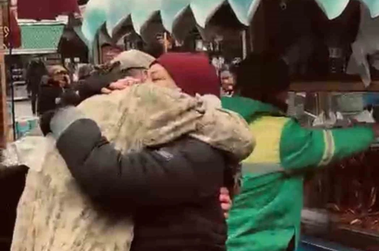 Askerde sandığı oğlunu karşısında gören anne duygulandı