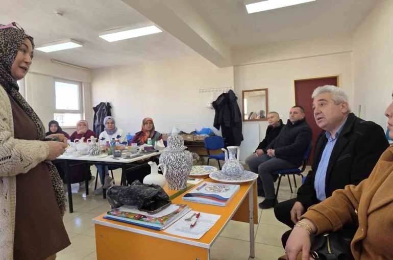 Aslanapa’da Çini Kursu ilgi görüyor 