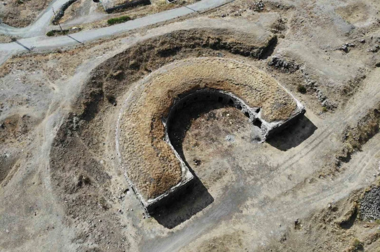 At nalı şeklindeki eşsiz tabya: Kars turizmine kazandırılmayı bekliyor