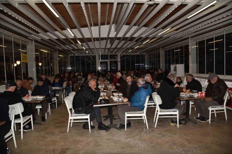 Atakum Belediyesi Şehit Ömer Halisdemir Parkı’nda ücretsiz iftar hizmeti 