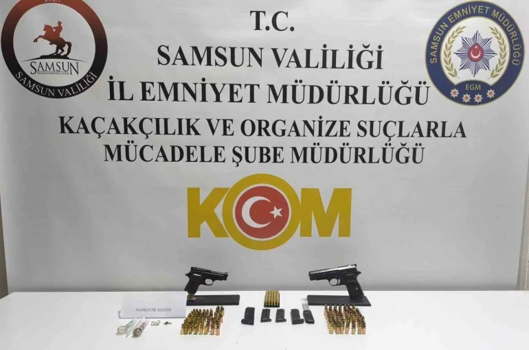 Atakum’da operasyonda silah ve uyuşturucu ele geçirildi 