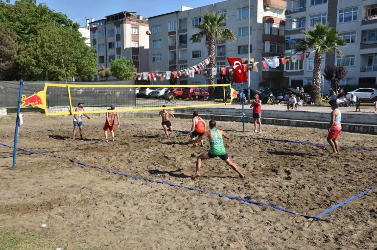 Atakum’da plaj voleybolu heyecanı yaşandı