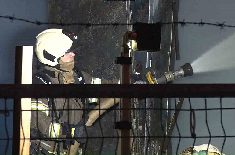 Ataşehir’de mermer atölyesinde yangın: 2 kişi dumandan etkilendi 