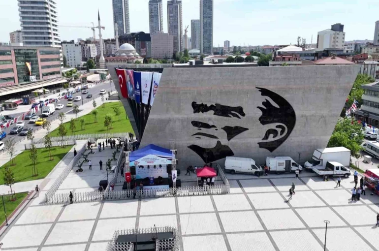 Ataşehir’de Yüzüncü Yıl Atatürk Müzesi ve Kütüphanesi ile İçerenköy Meydanı açıldı