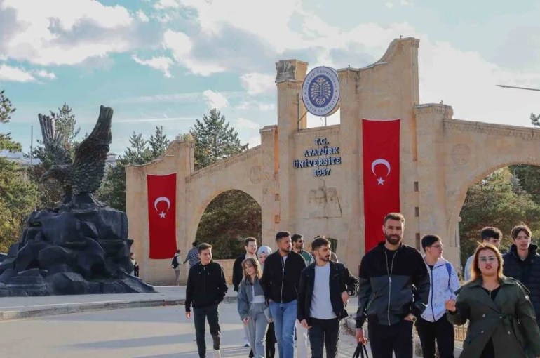 Atatürk Üniversitesi Kalkındırma Vakfı, 2025-2026 eğitim-öğretim yılı burs başvurularını açtı 