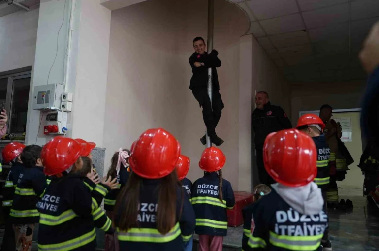 Ateş savaşçıları öğrencileri ağırlıyor 