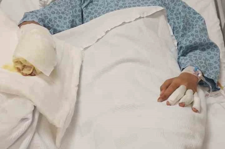 Ateşe benzin döktü, facianın eşiğinden döndü