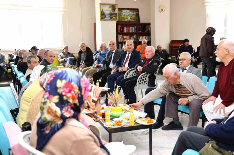 Atık kumaşlar huzurevine umut oldu 
