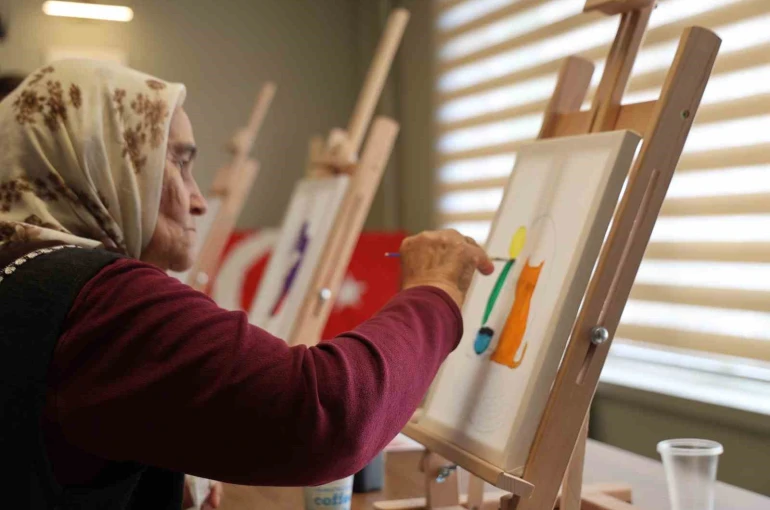 Atıl bina kadınlar için sanat merkezine dönüştü 