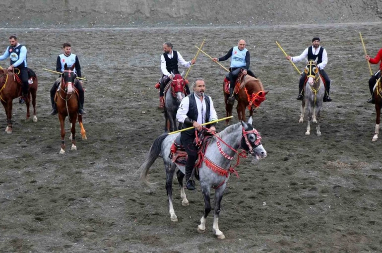 Atlı sporun asırlık geleneği Erzincan’da sürdürülüyor