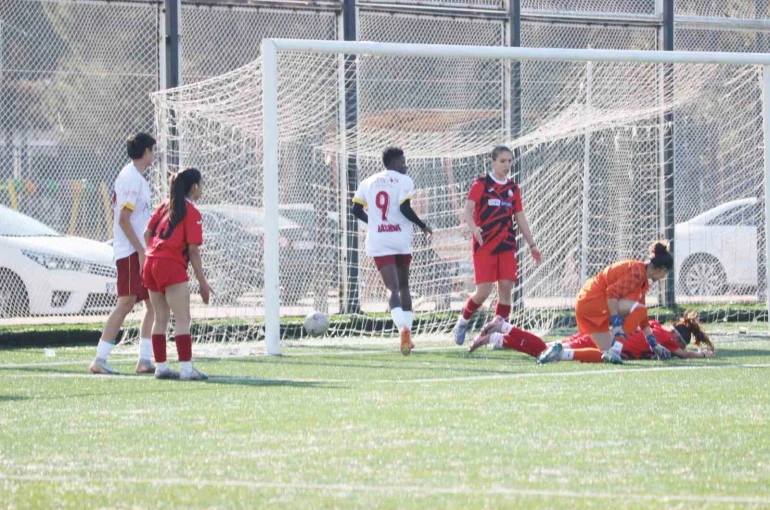 Auran Kayseri Kadın FK farklı kazandı 