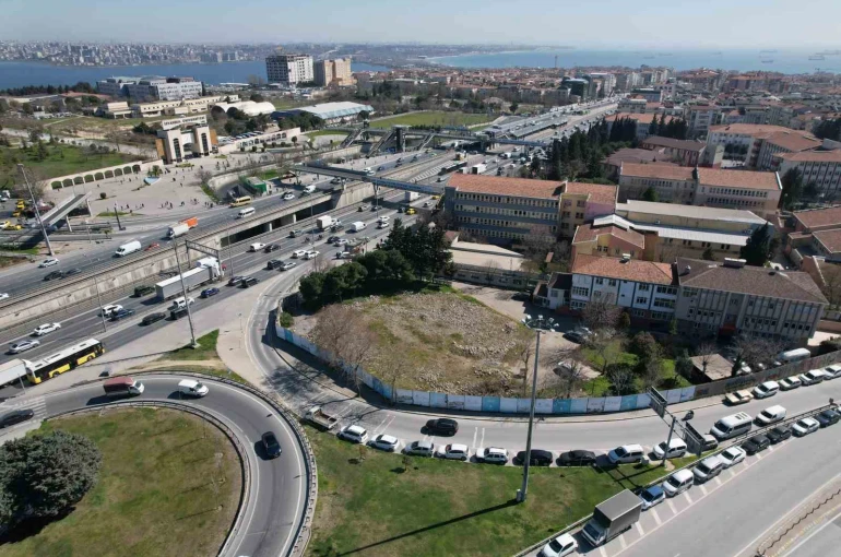 Avcılar’da 7 yıldır yaptırılmayan cami akıbetini bekliyor