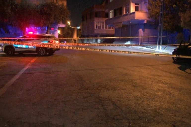 Avcılar’da bir genç parkta silahlı saldırıya uğradı