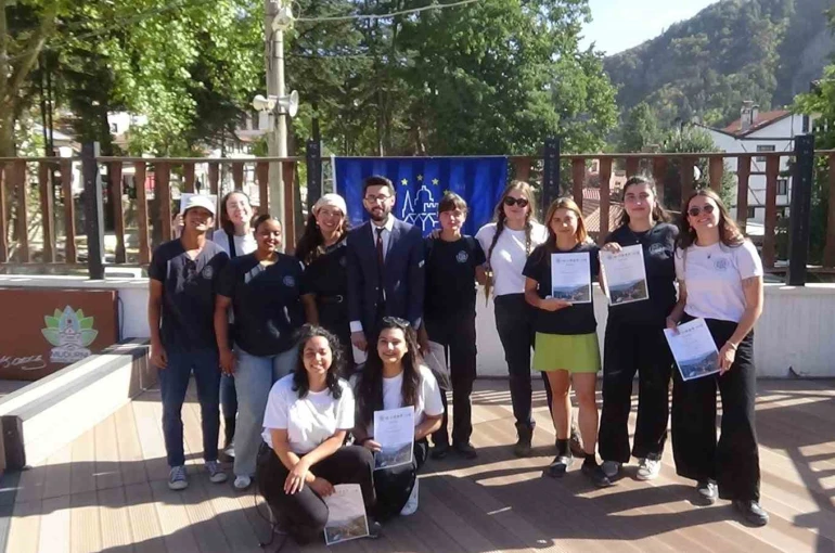 Avrupa Miras Gönüllüleri Mudurnu’da ilk projelerini tamamladı: Gönüllülere plaket verildi 