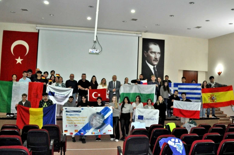 Avrupa’nın 9 ülkesinden gençler Çeşme’de buluştu 