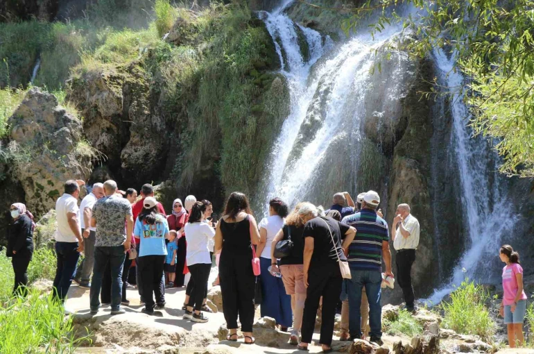 Avrupa’nın sıcağından kaçan gurbetçiler Girlevik’e akın etti 