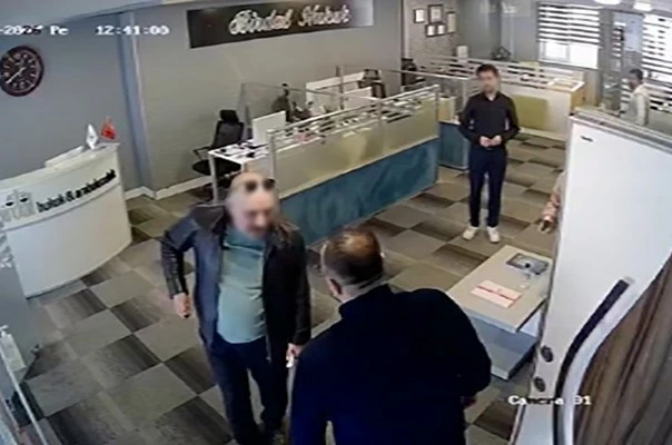 Avukata bıçakla saldıran şahıs tutuklandı 