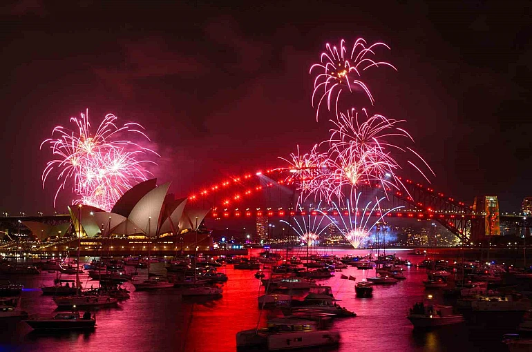 Avustralya 2026’ya havai fişek gösterisiyle girdi 