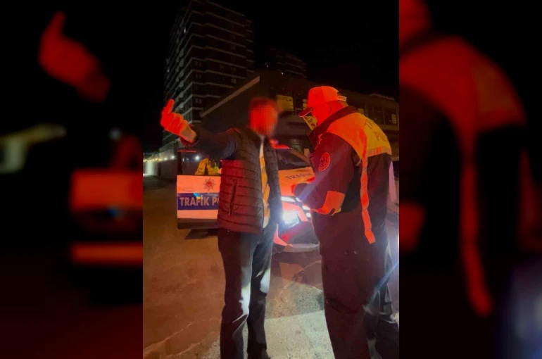 "Ayaklarına kapanayım ne olur arabayı men etmeyin" diyen alkollü sürücü cezadan kurtulamadı 