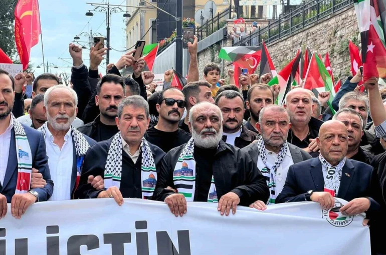 Ayasofya’dan Eminönü’ne Gazze’ye destek yürüyüşü 