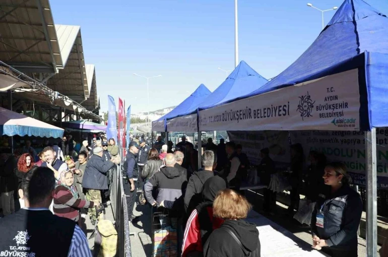 Aydın Büyükşehir Belediyesi binlerce kışlık fideyi Kuşadalılar ile buluşturdu 