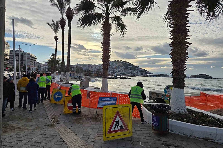 Aydın Büyükşehir Belediyesi tarafından Kuşadası’nda sahil şeridinde çalışma başlatıldı 