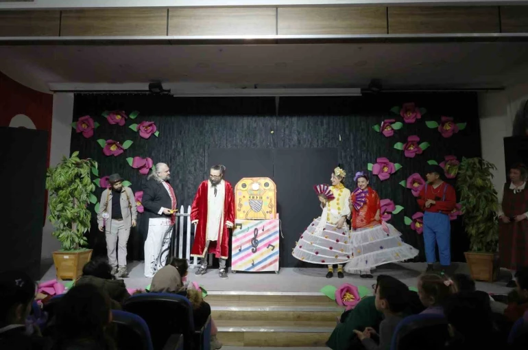 Aydın Büyükşehir Belediyesi’nden çocuklara tiyatro şöleni 