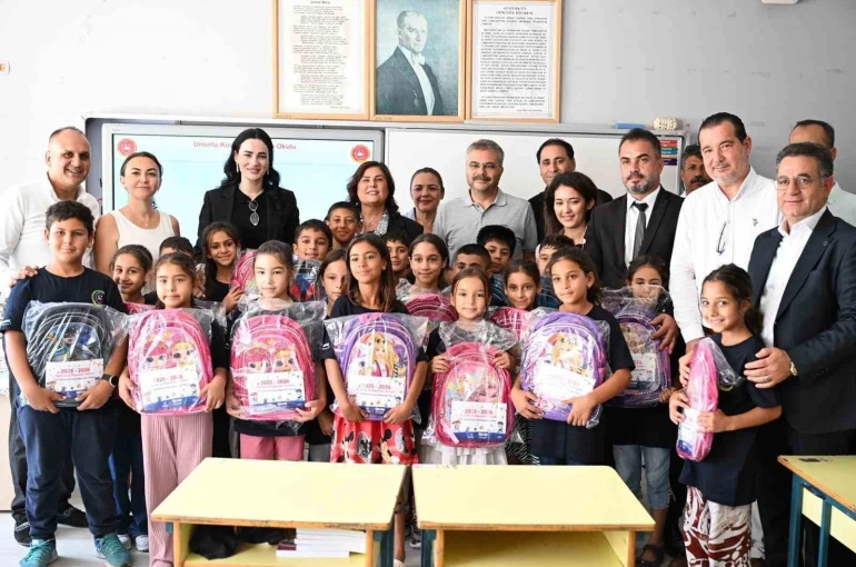 Aydın Büyükşehir’den öğrencilere okul çantası 