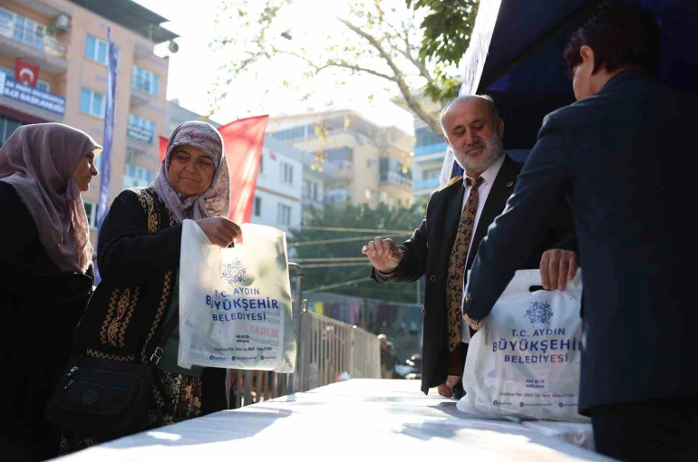 Aydın Büyükşehir’in kışlık fideleri İncirliova’da vatandaşlara dağıtıldı 