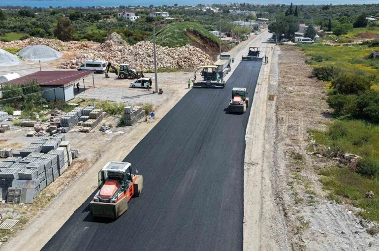 Aydın genelinde eş zamanlı yol çalışmaları sürüyor 