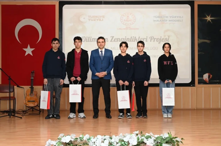 Aydın Lisesi, dil yarışmasında 5 ödülün 3’ünü aldı