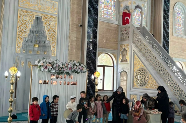 Aydın’da 4-6 yaş Kur’an kursu öğrencisi Yıldırım Kur’an-ı Kerim’i hatmetti 