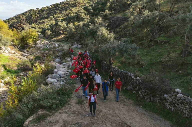 Aydın’da gençler ’Cumhuriyet’ için yürüdü 